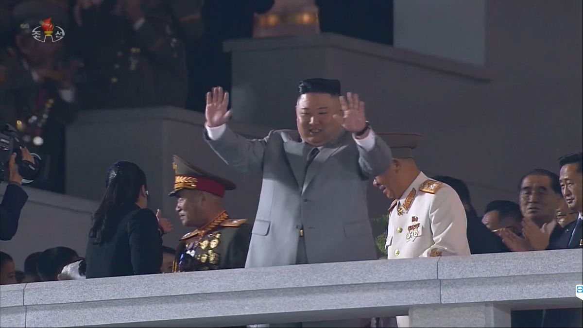 Kim Čong-un se omluvil Severokorejcům a slíbil změnu. Zbrojení ale neustane